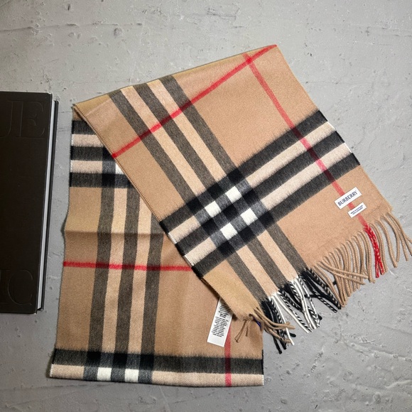 BURBERRY Unisex CHECK CASHMERE SCARF ARCHIVE BEIGE - Picture 9 of 10